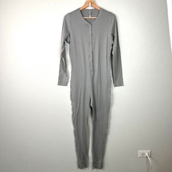 SKIMS Gray Pajama Set - Picture 8 of 9